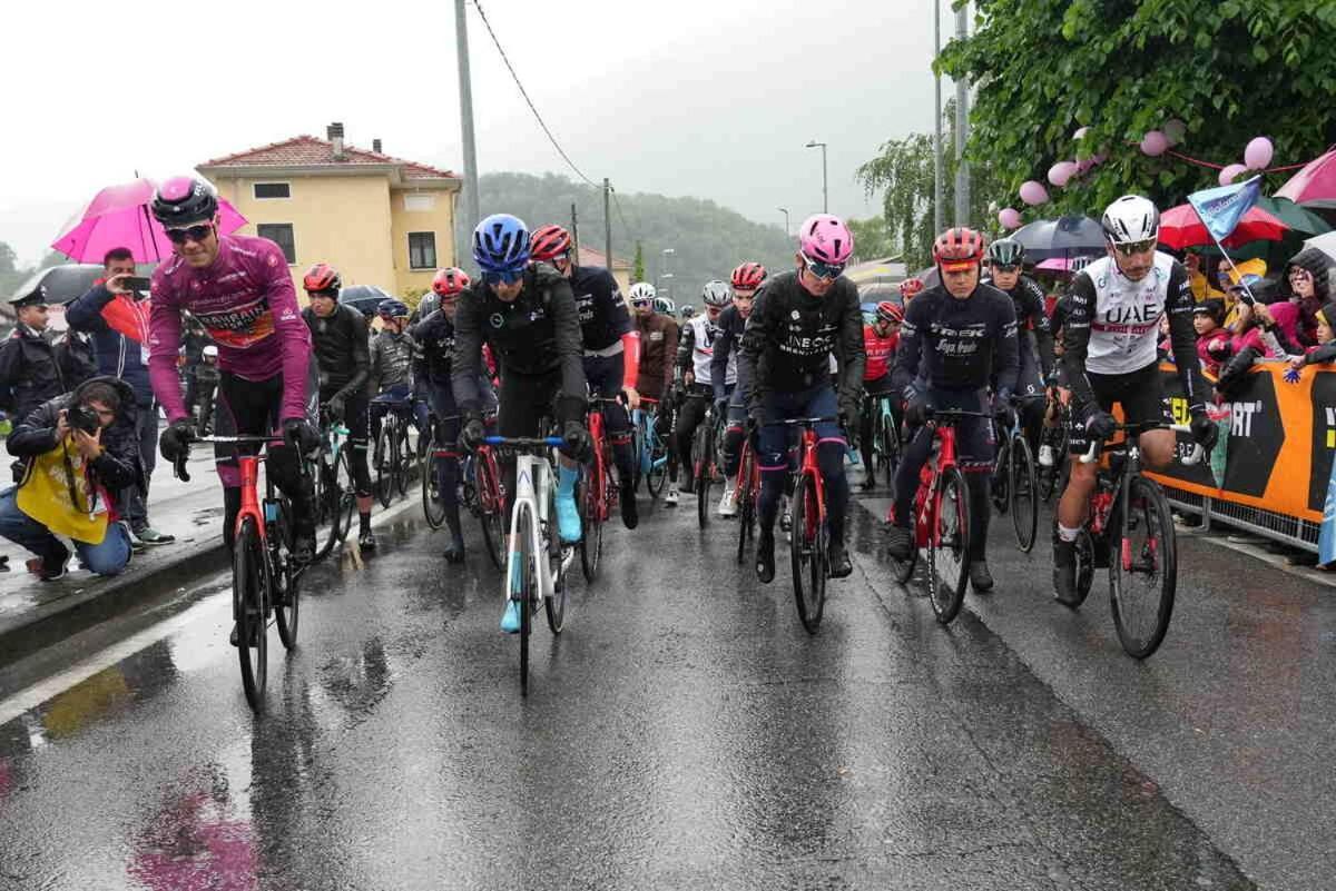 Asd -Sport E Giovani Hotel Borgofranco d'Ivrea Ngoại thất bức ảnh